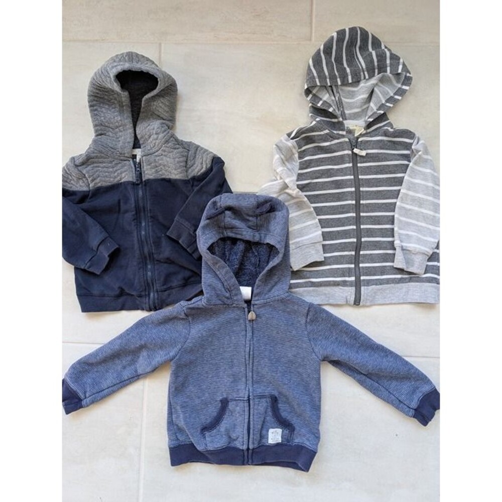 Boys 2T zip up hoodies